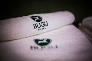 Отель Bugu Hotel Bishkek Бишкек Просторный двухместный номер с 2 отдельными кроватями-9